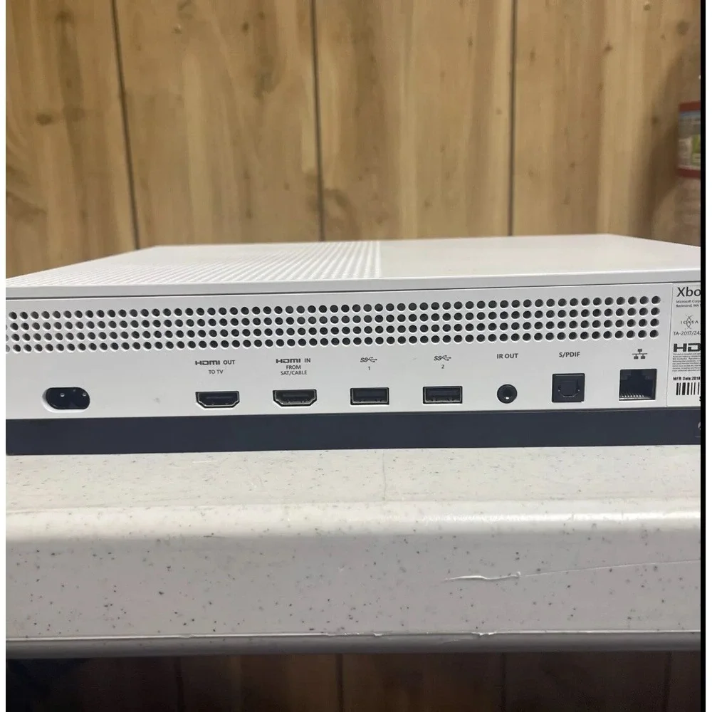Microsoft Xbox One S 1 TB White Console Bundle With Controller. A+ Condition